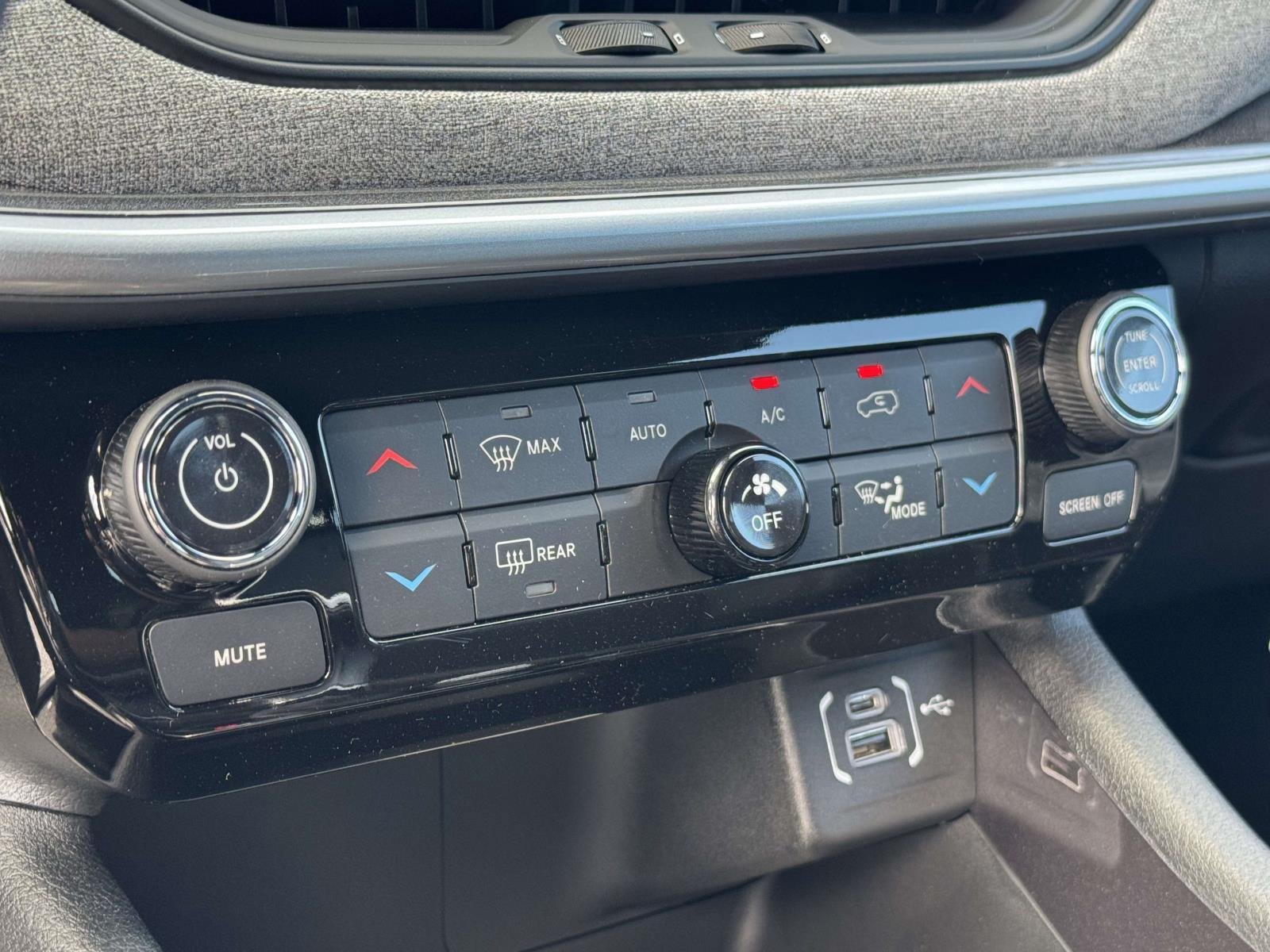 New 2026 Jeep Compass Latitude AWD/4WD image 5