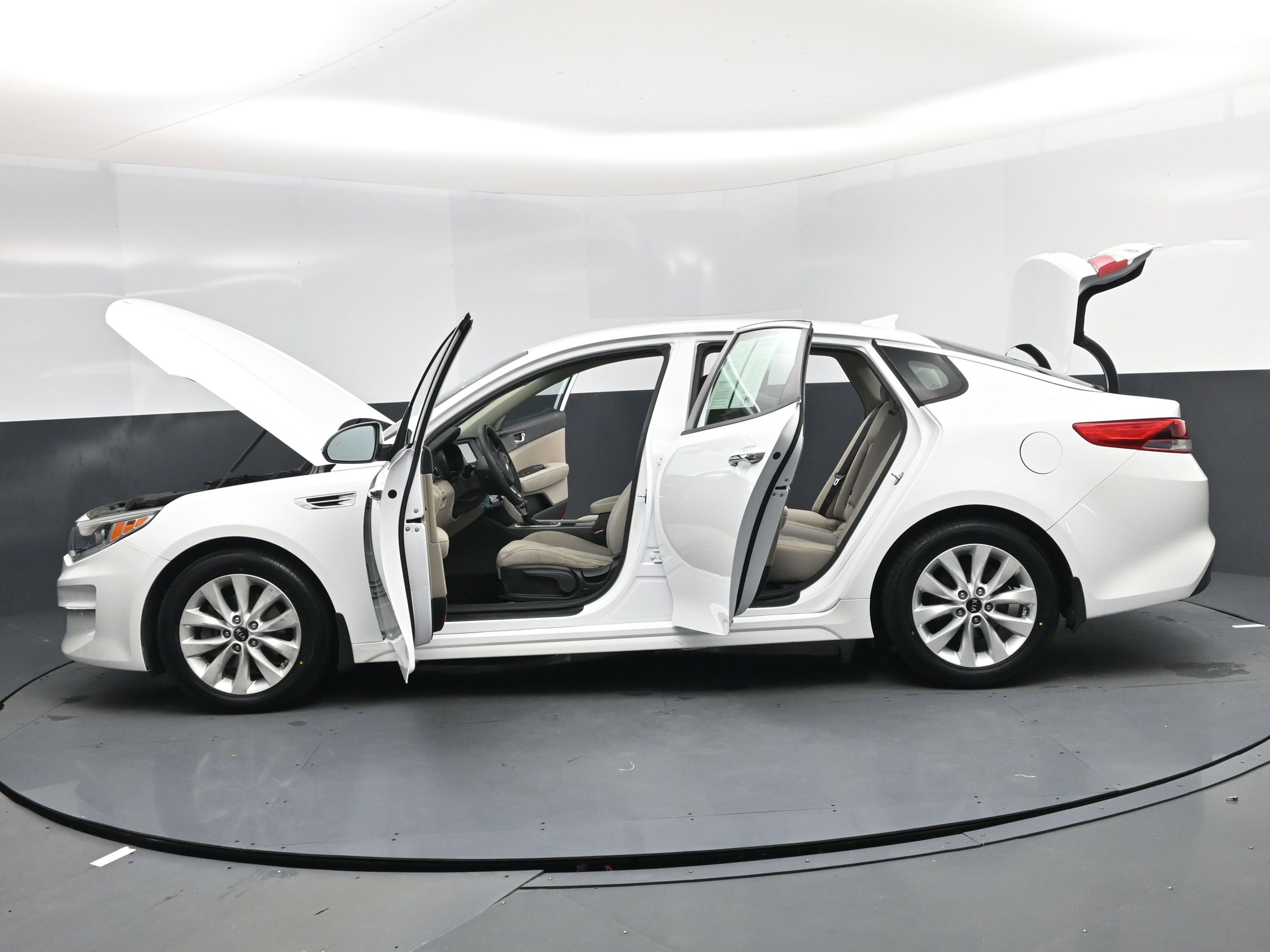 Used 2018 Kia Optima LX w/ 17" Alloy Wheels Package image 20