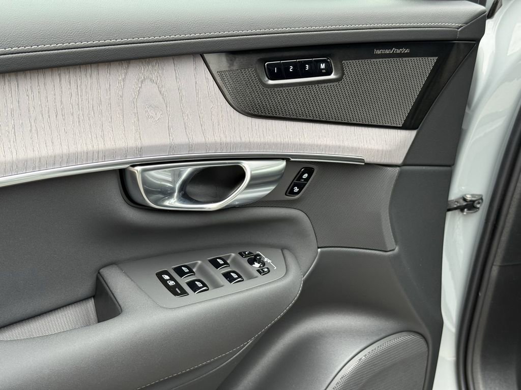 New 2026 Volvo XC90 B6 Ultra image 16