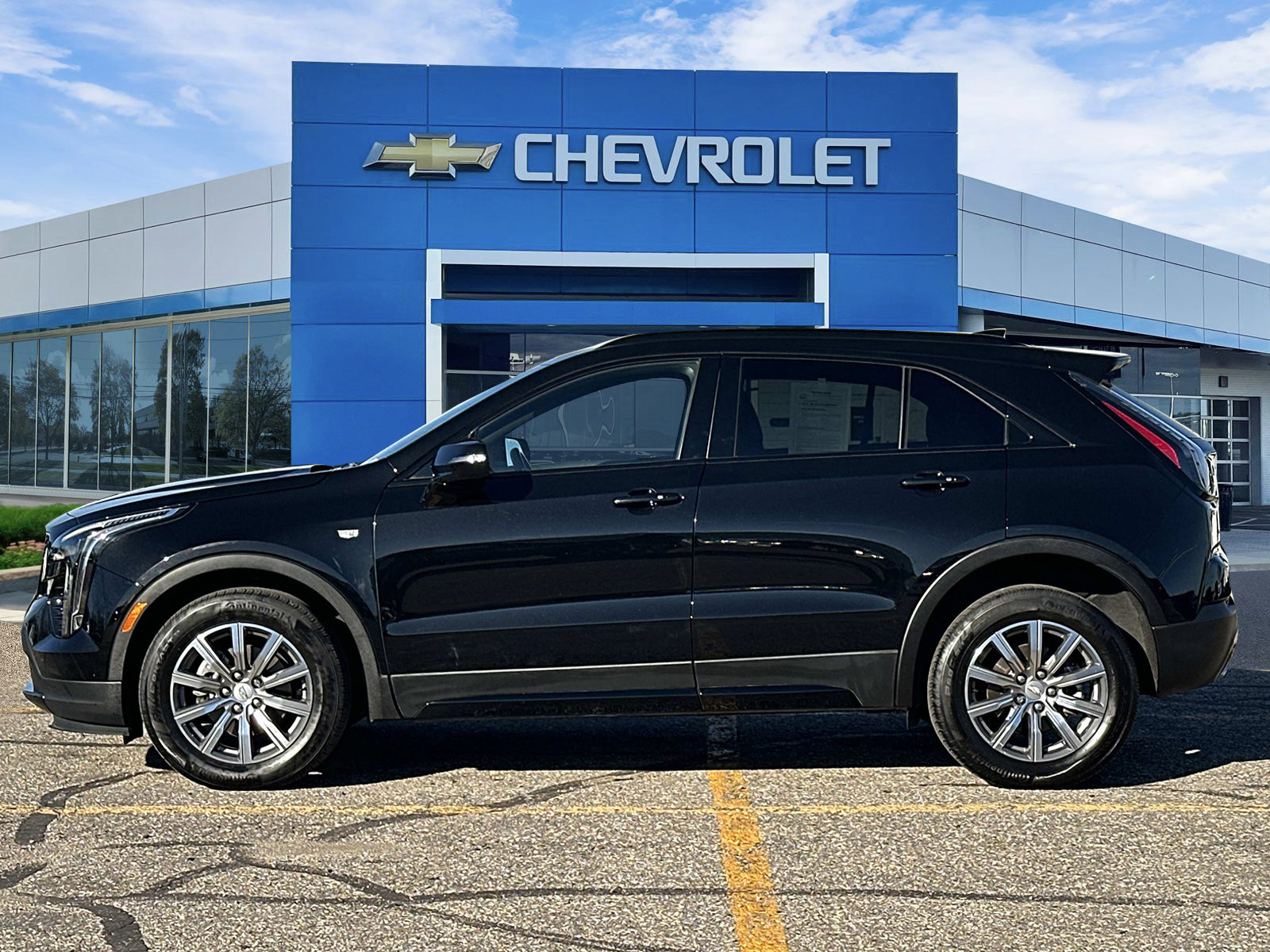 Certified 2023 Cadillac XT4 Sport w/ Technology Package image 2