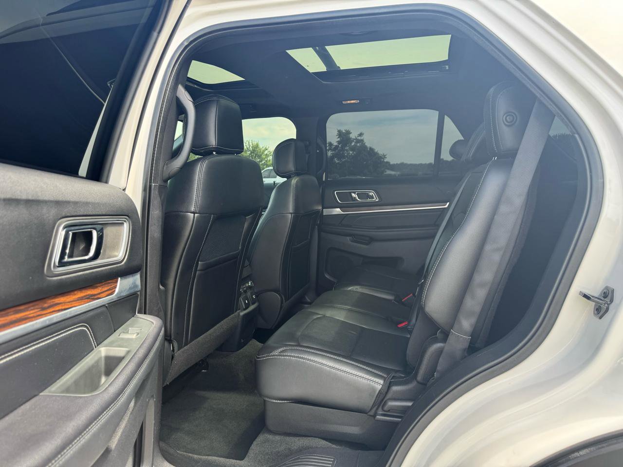 Used 2016 Ford Explorer Limited w/ Equipment Group 301A AWD/4WD image 15