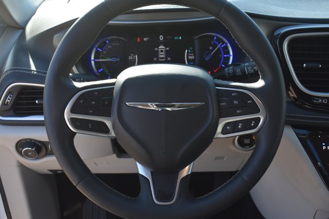 Used 2024 Chrysler Pacifica Limited FWD image 21