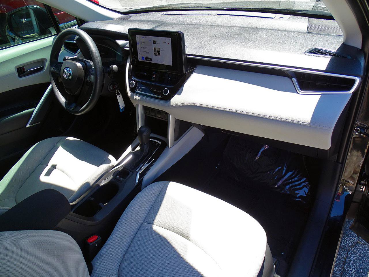 Used 2024 Toyota Corolla Cross L FWD image 33