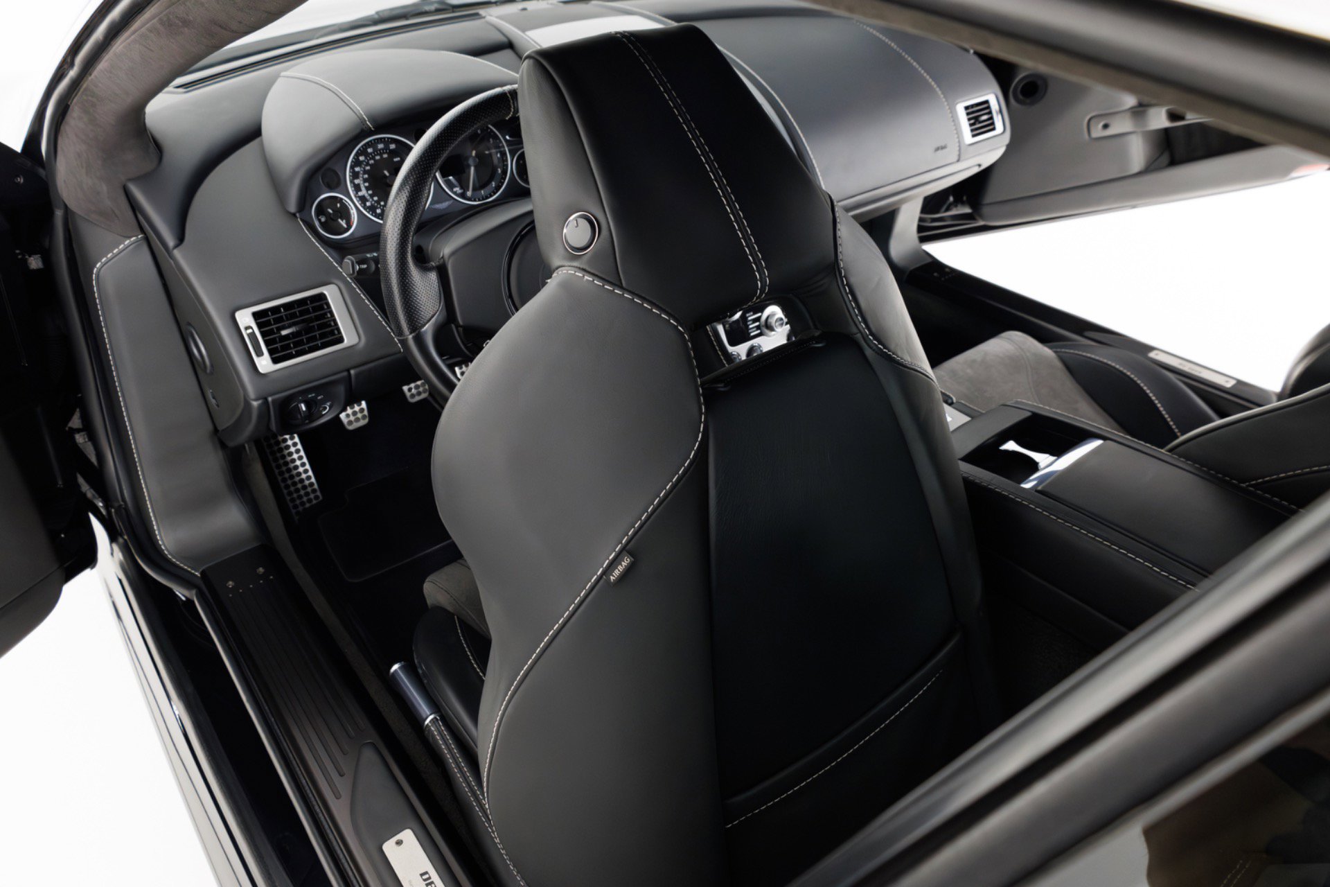 Used 2009 Aston Martin DBS Coupe RWD image 41