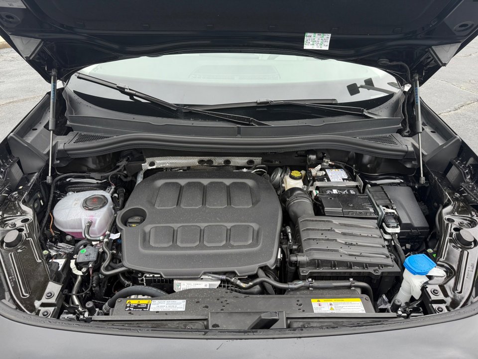 New 2026 Volkswagen Tiguan SE FWD image 16
