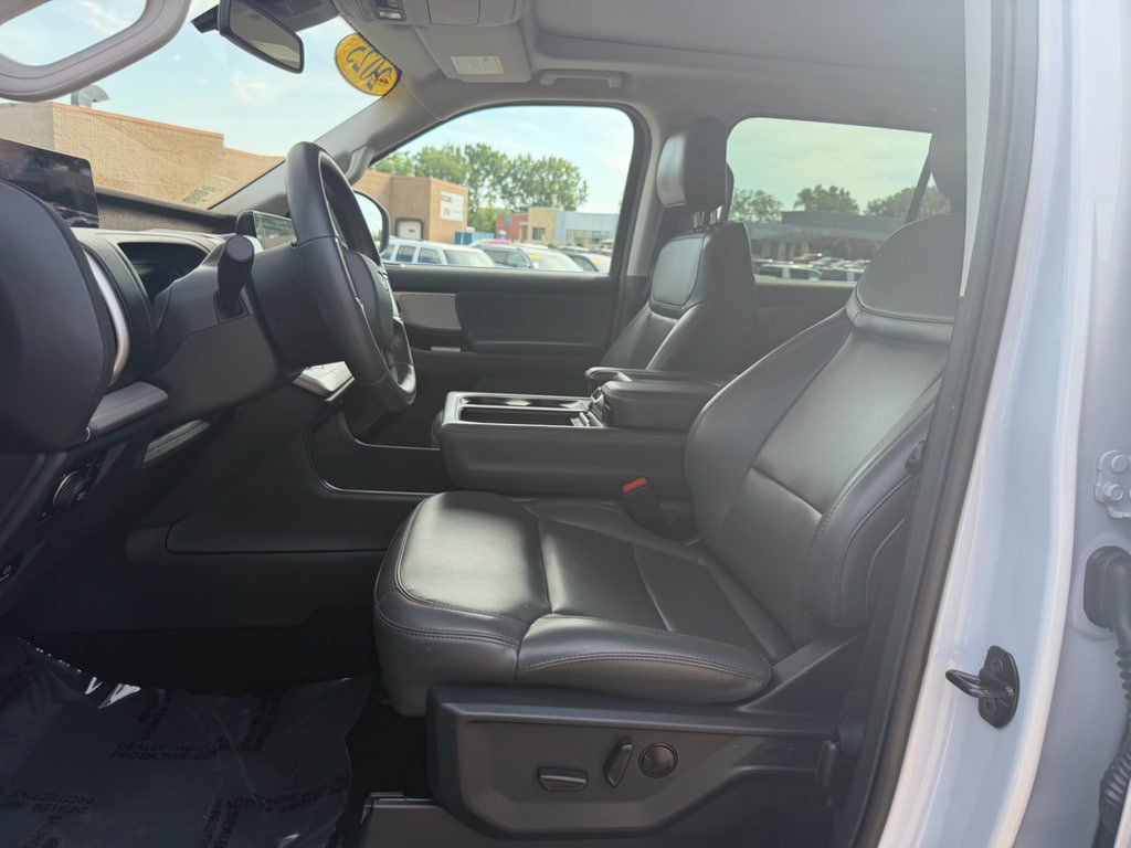 Used 2025 Ford Expedition Active AWD/4WD image 13