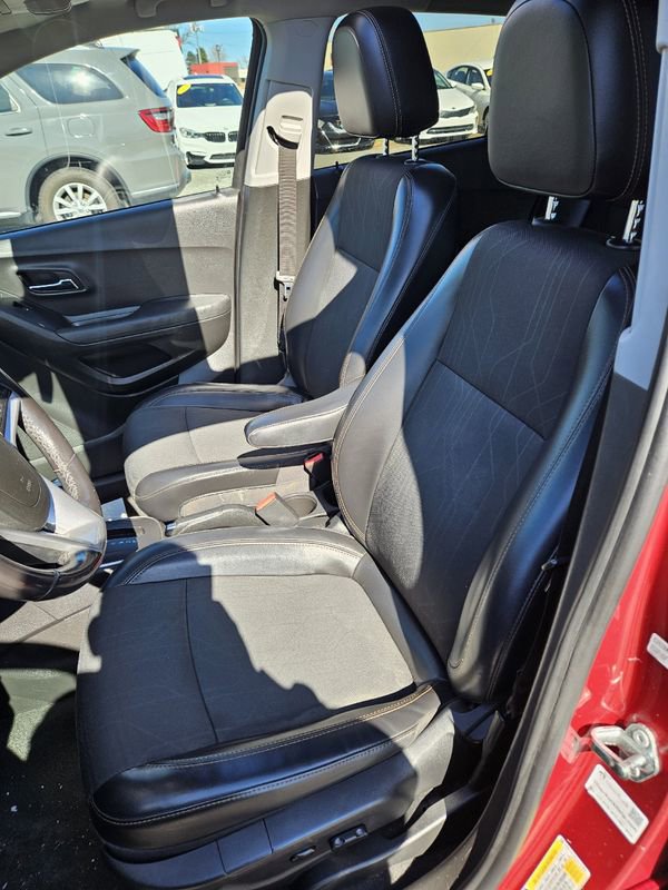 Used 2018 Chevrolet Trax LT w/ Sun & Sound Package image 14