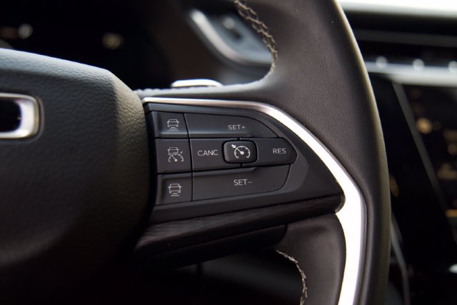 Used 2024 Jeep Grand Cherokee L Laredo RWD image 22