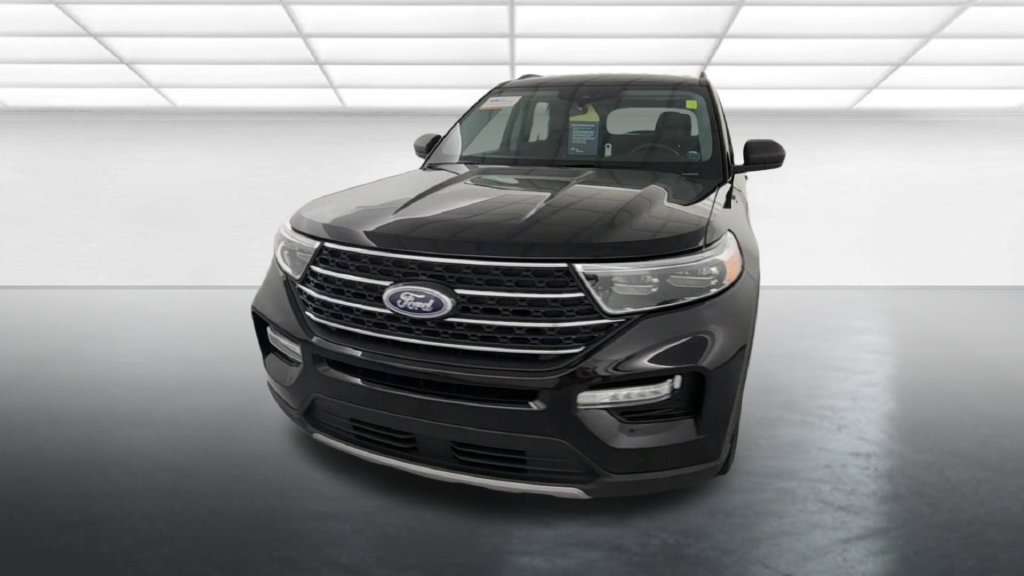 Used 2024 Ford Explorer XLT w/ Equipment Group 202A AWD/4WD image 4