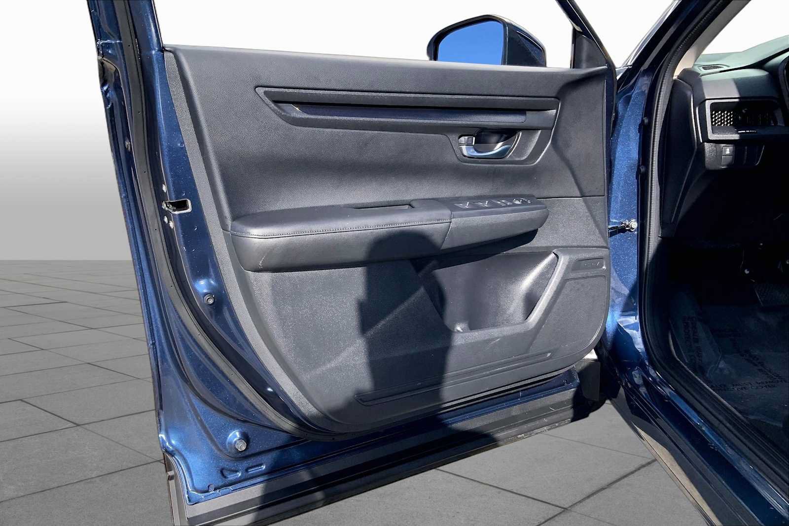 Used 2025 Honda CR-V LX image 19