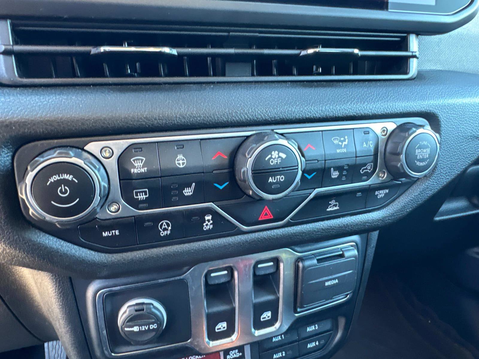 Certified 2024 Jeep Wrangler Willys image 19