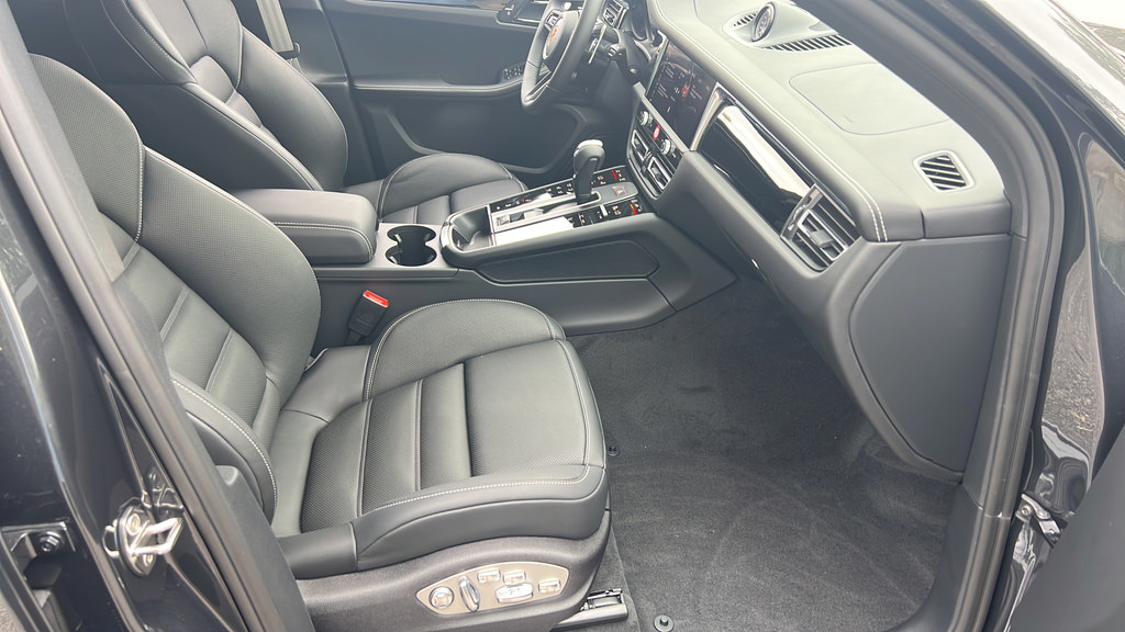 New 2026 Porsche Macan Turbo AWD/4WD image 22