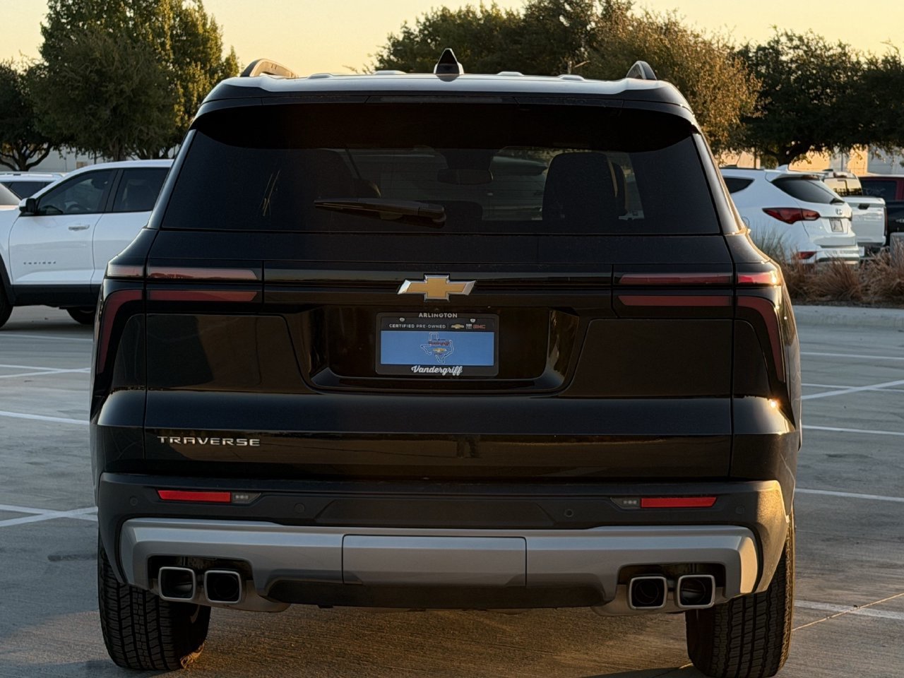 Used 2025 Chevrolet Traverse LT FWD image 5