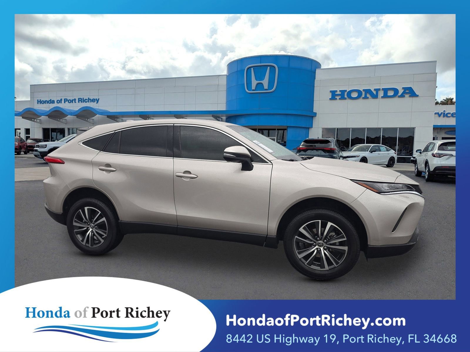 Used 2022 Toyota Venza LE AWD/4WD image 1