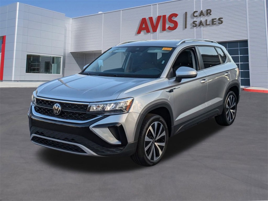 Used 2024 Volkswagen Taos SE image 1