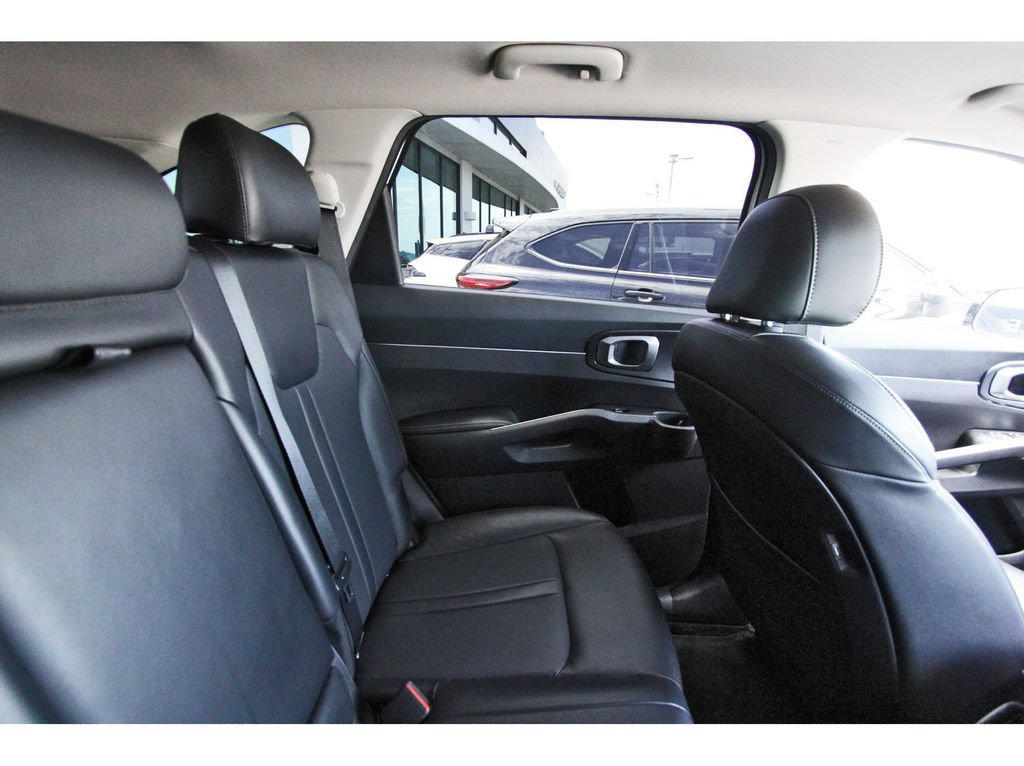 Used 2023 Kia Sorento S w/ Panoramic Sunroof Package FWD image 13