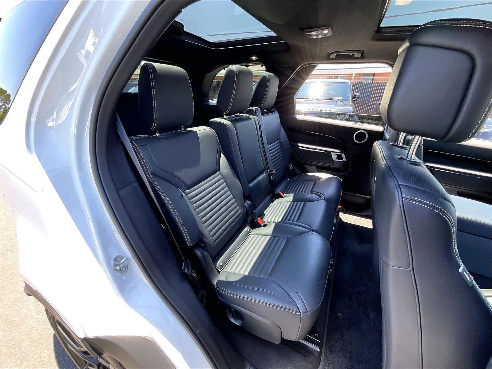 Used 2025 Land Rover Discovery S AWD/4WD image 30