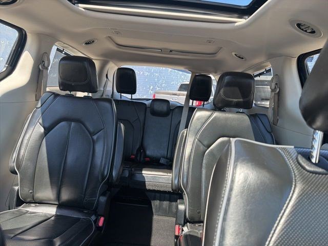 Used 2019 Chrysler Pacifica Limited w/ Tire & Wheel Group FWD image 32