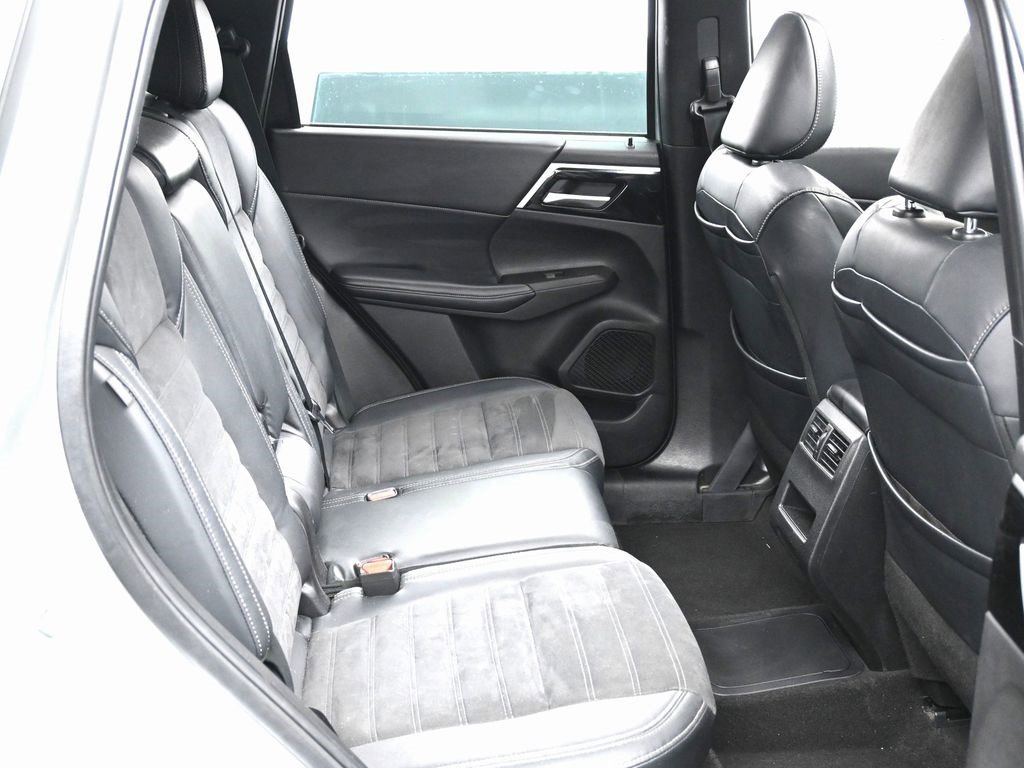 Used 2023 Mitsubishi Outlander SE image 33