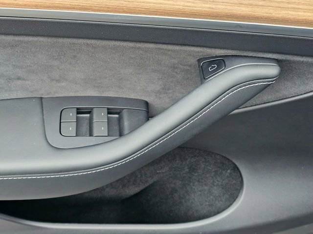 Used 2023 Tesla Model Y Long Range image 22