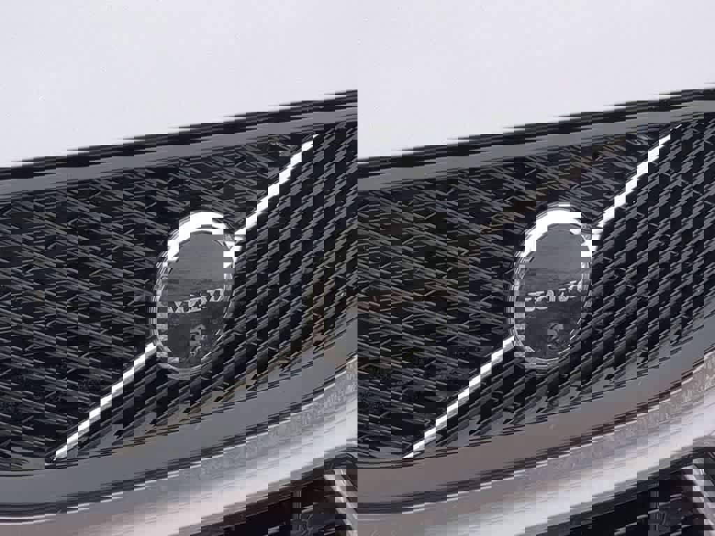 Used 2026 Volvo XC60 B5 Plus w/ Protection Package Premier image 11