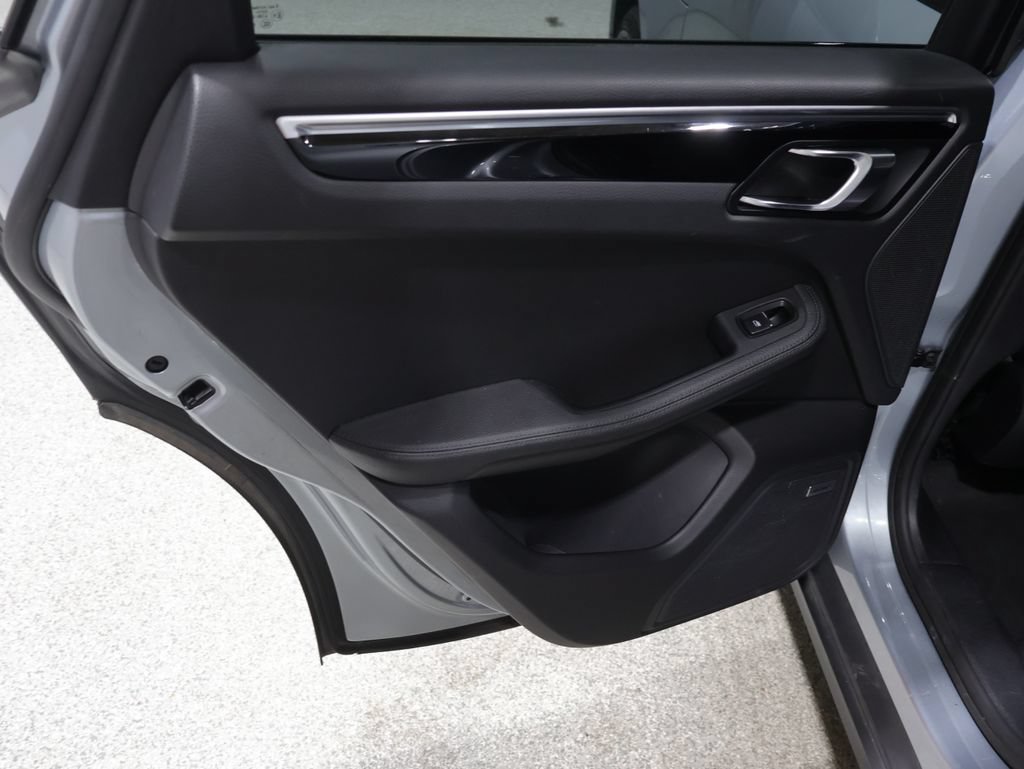 Used 2019 Porsche Macan AWD/4WD image 18