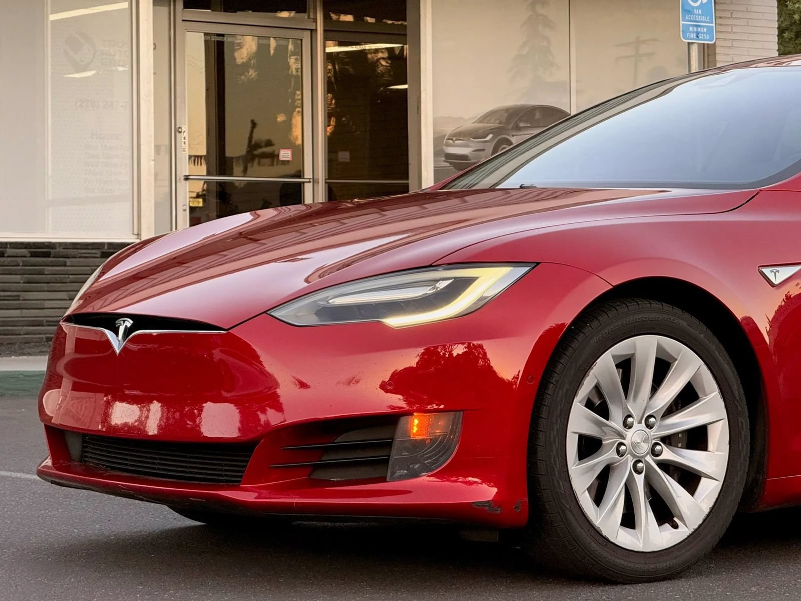 Used 2016 Tesla Model S 70 RWD image 4