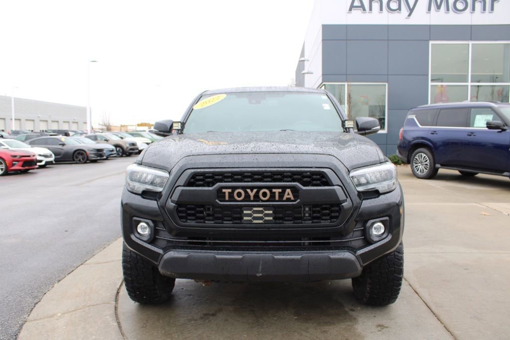 Used 2022 Toyota Tacoma TRD Off-Road image 2
