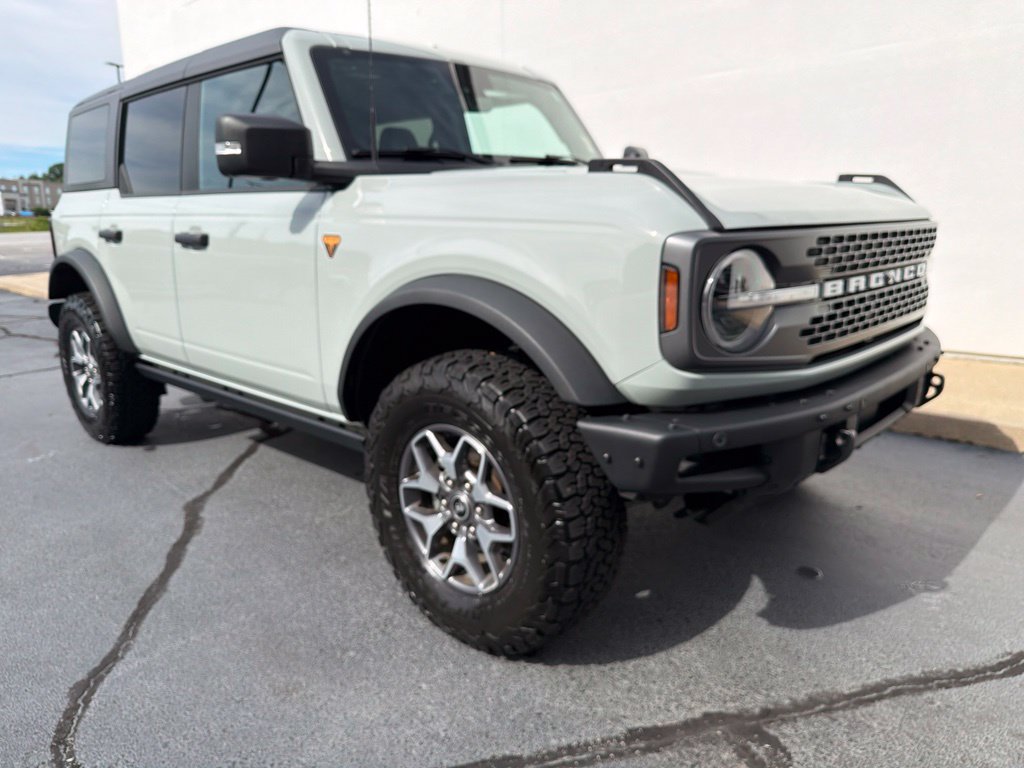 Used 2024 Ford Bronco Badlands AWD/4WD image 3