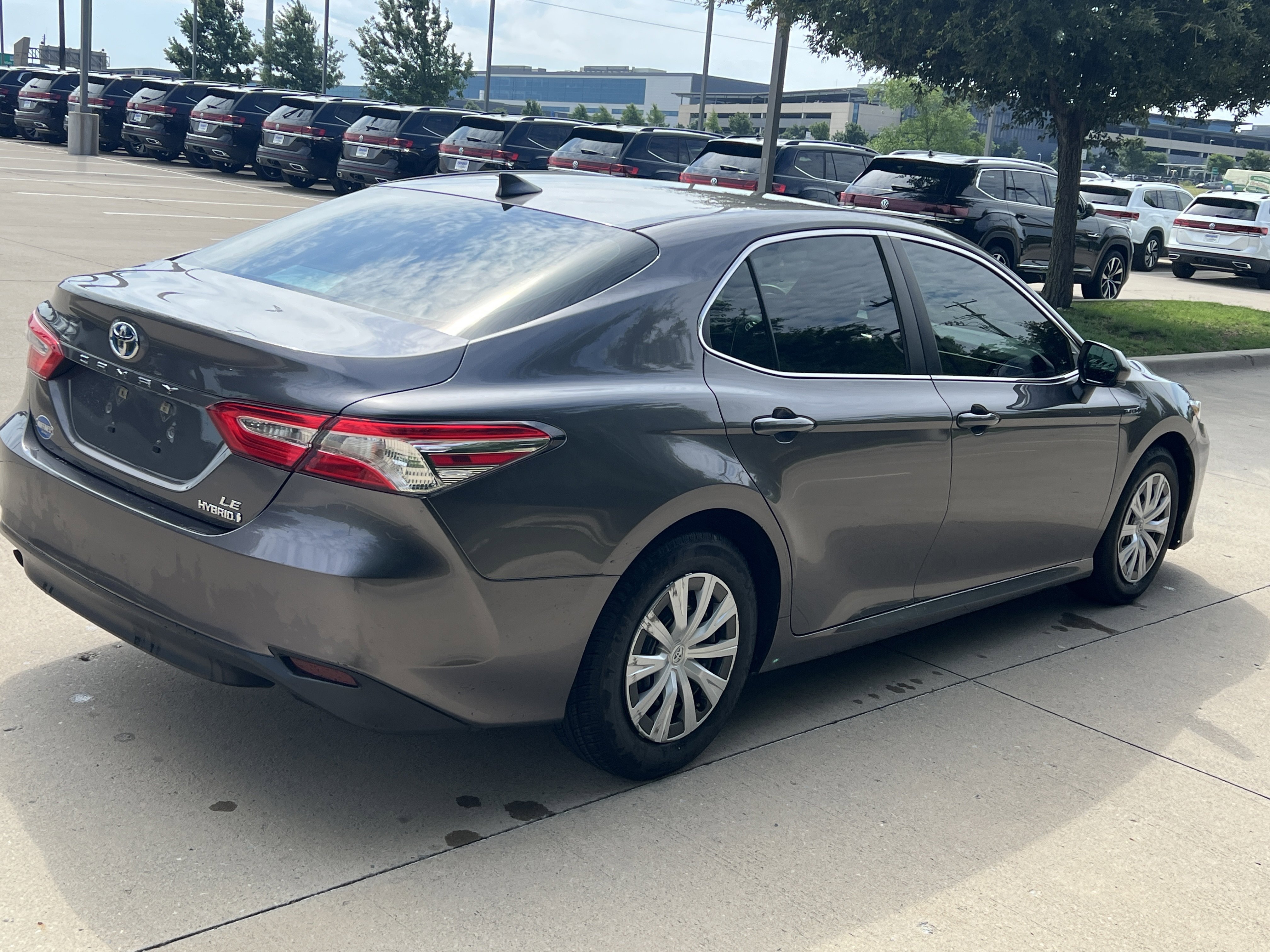 Used 2020 Toyota Camry LE FWD image 10