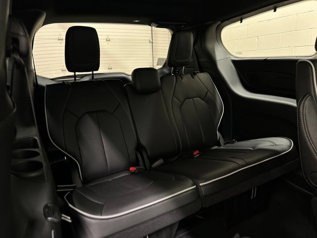 New 2027 Chrysler Pacifica Limited w/ S Appearance Package FWD image 10