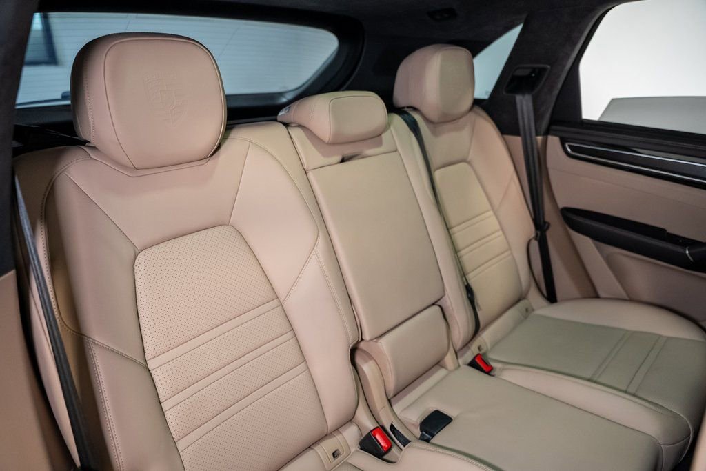 Used 2022 Porsche Cayenne GTS image 35
