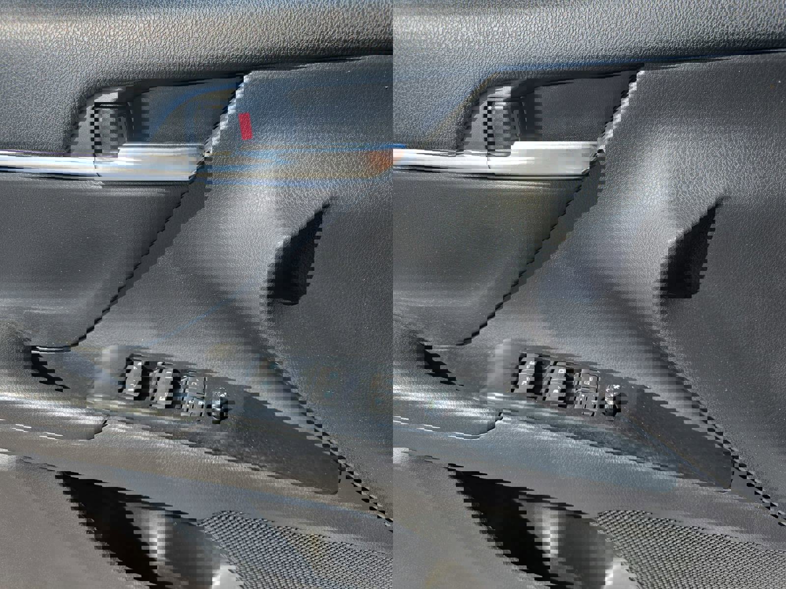 Used 2020 Toyota Camry SE FWD image 30