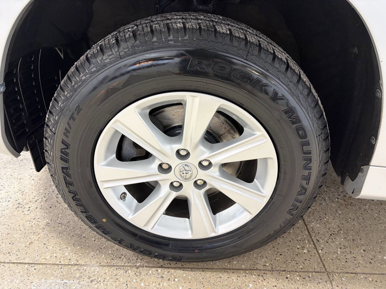 Used 2013 Toyota Highlander 4WD Hybrid image 42