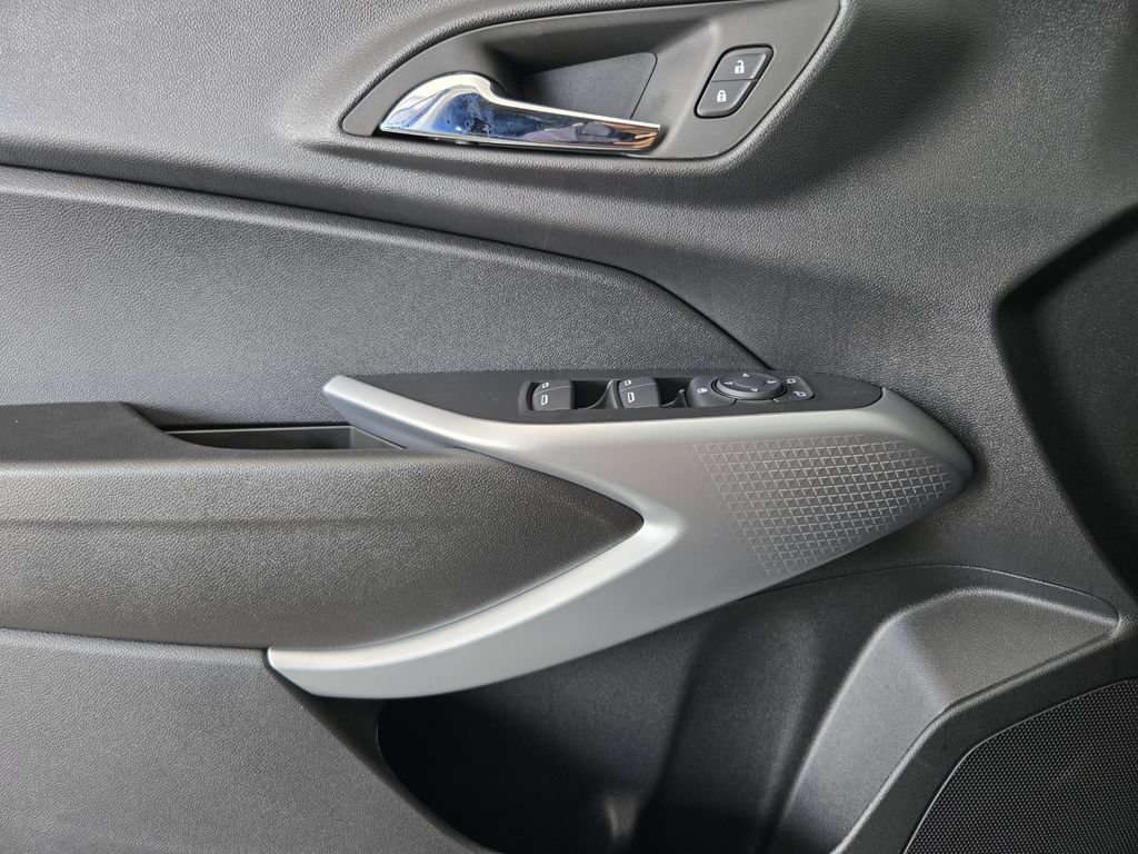 New 2026 Chevrolet Trax LS w/ LS Convenience Package FWD image 23