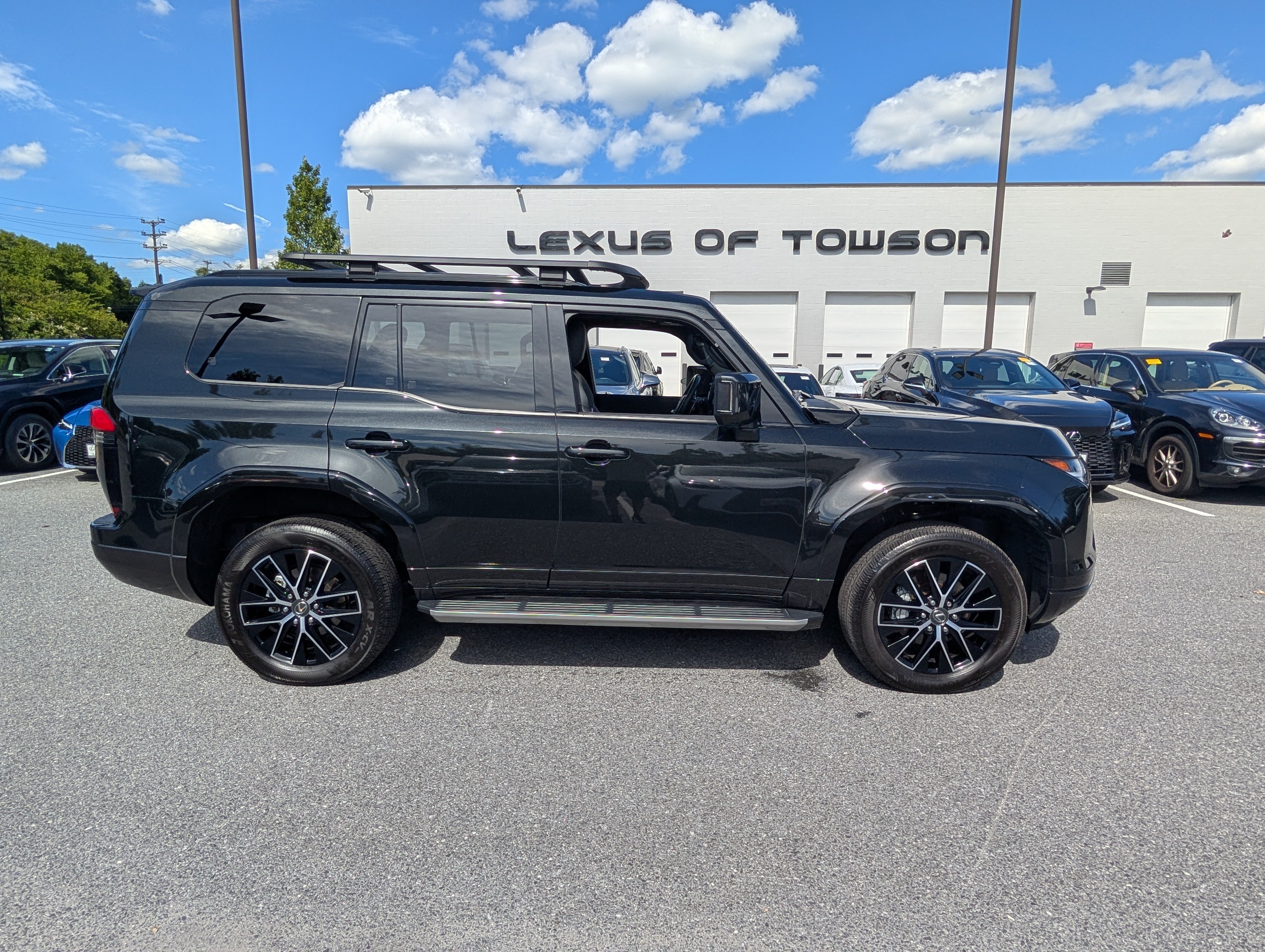 Used 2025 Lexus GX 550 w/ Accessory Package (2T) AWD/4WD image 2