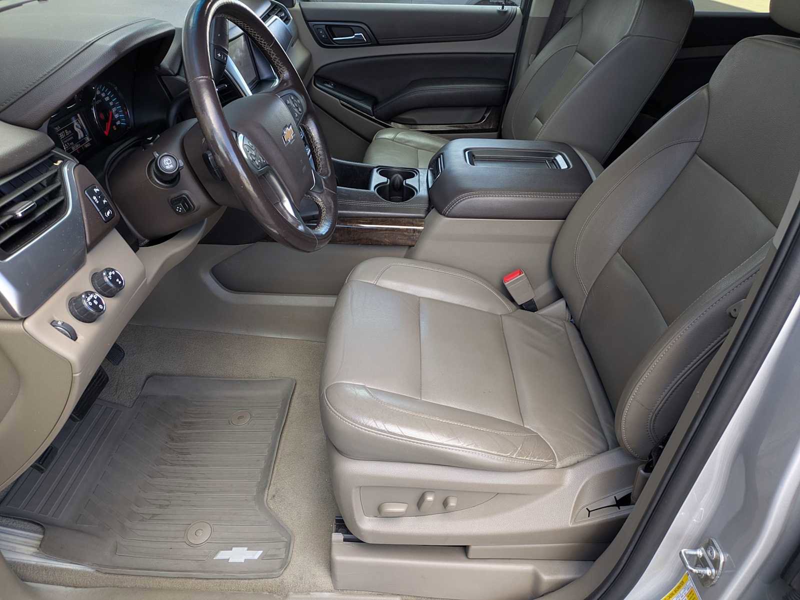 Used 2019 Chevrolet Suburban LT w/ Luxury Package image 15