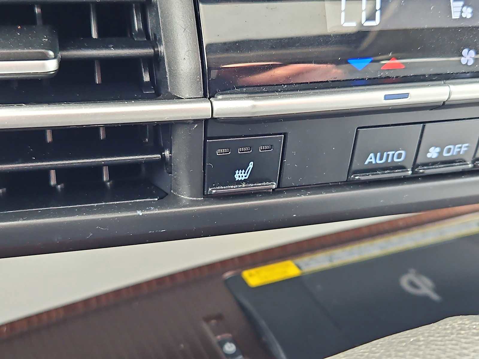 Used 2023 Toyota Sienna XLE w/ XLE Plus Package image 21