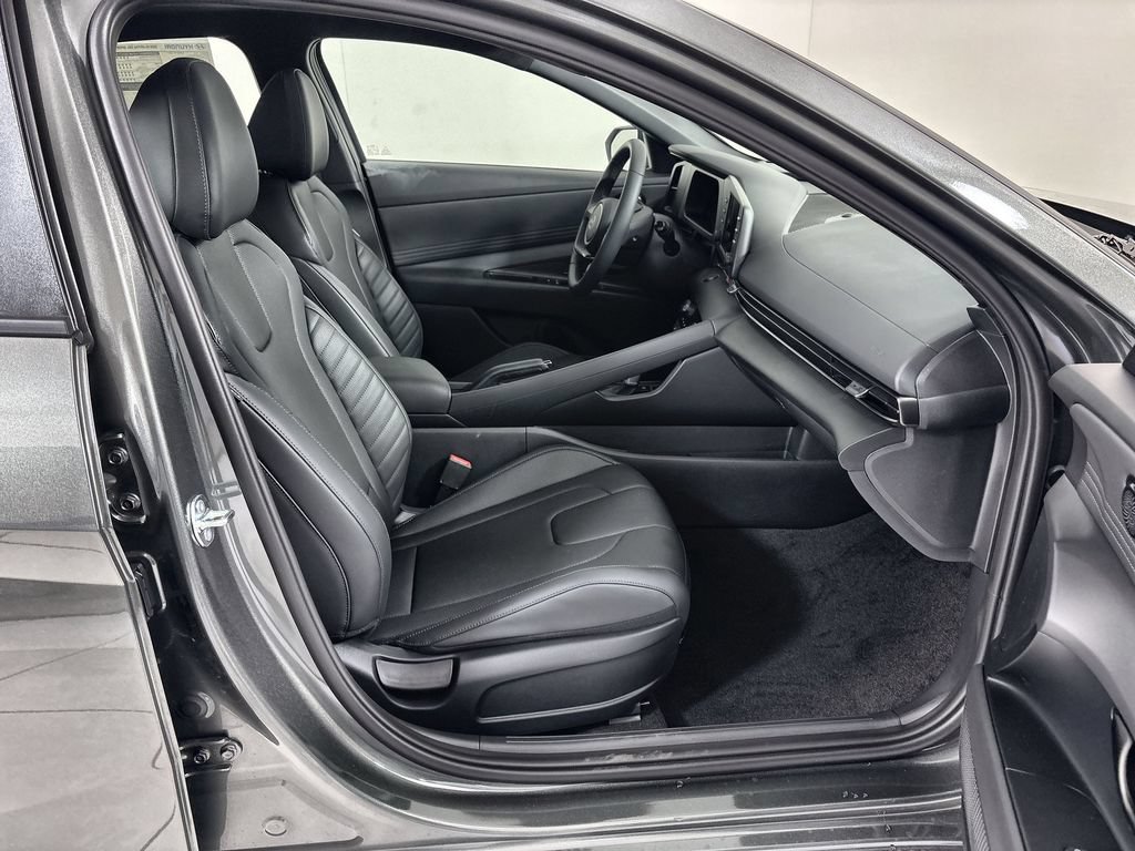 New 2026 Hyundai Elantra SEL Sport FWD image 25