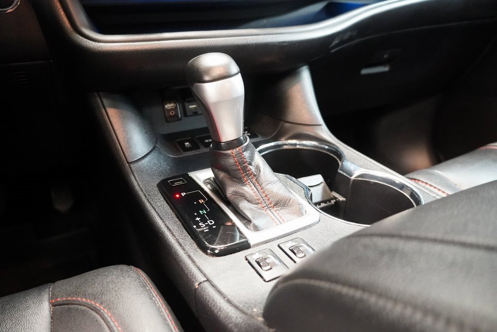 Used 2019 Toyota Highlander SE image 18
