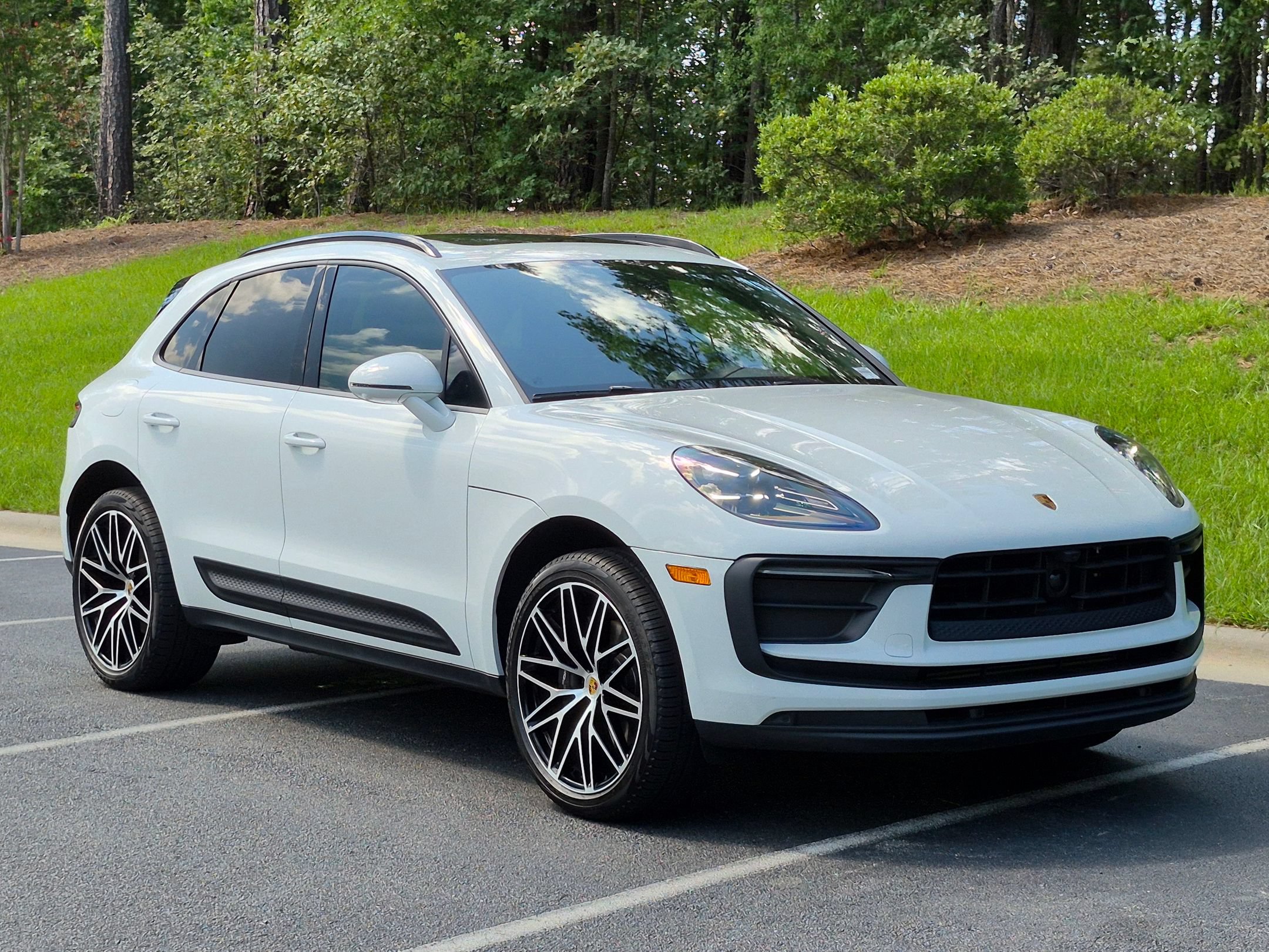 Certified 2026 Porsche Macan AWD/4WD image 32