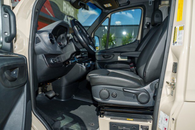 Used 2024 Mercedes-Benz Sprinter 2500 image 29
