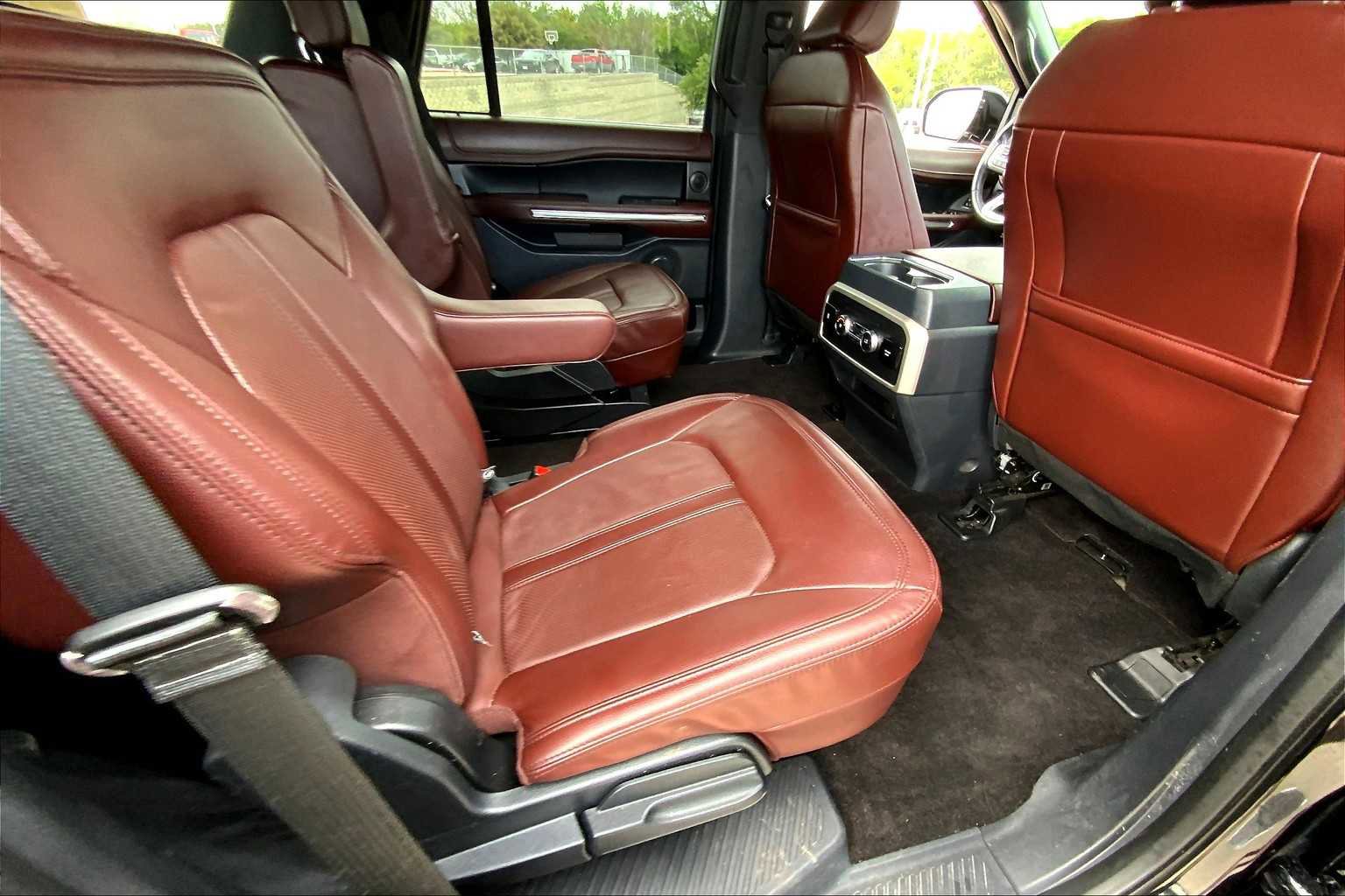 Used 2022 Ford Expedition Limited image 16