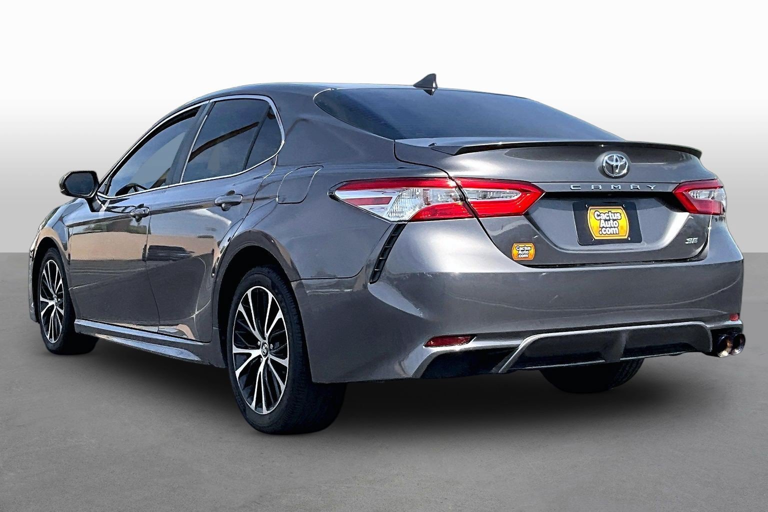 Used 2020 Toyota Camry SE FWD image 11