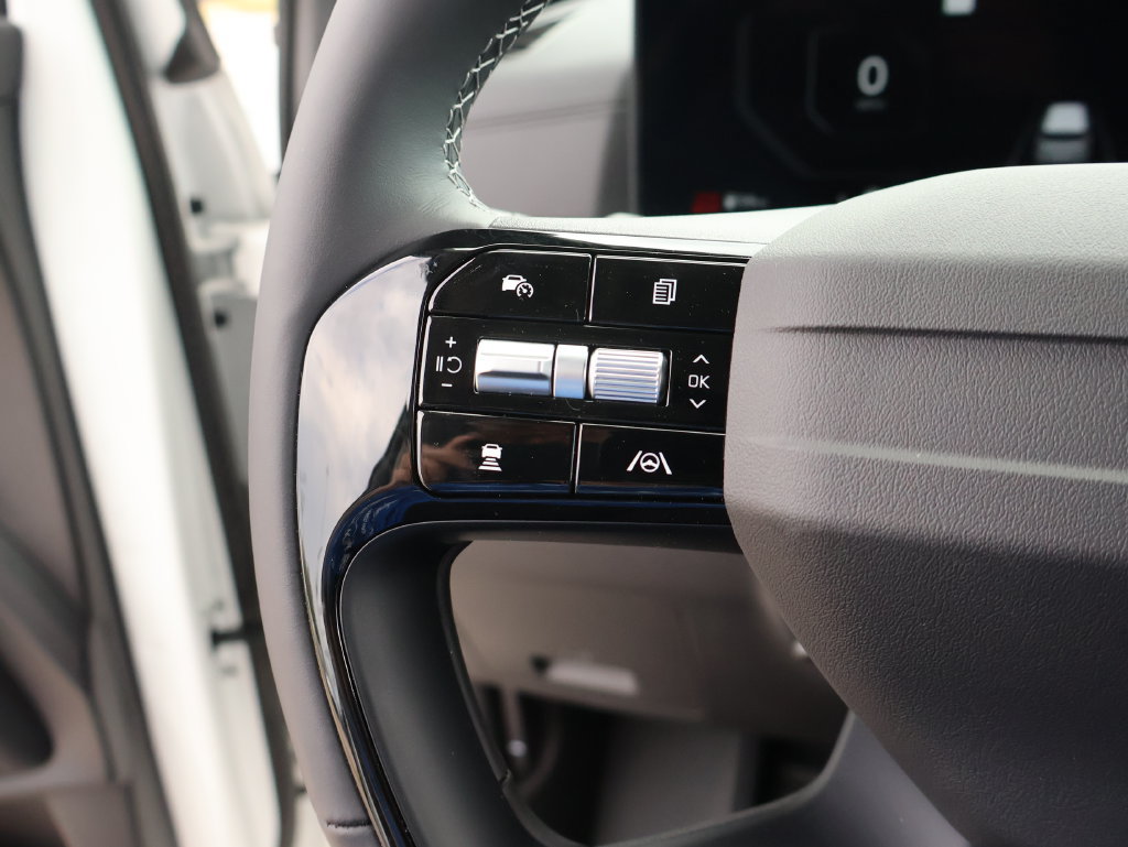 New 2027 Kia Carnival SX w/ Dark Edition Package FWD image 35