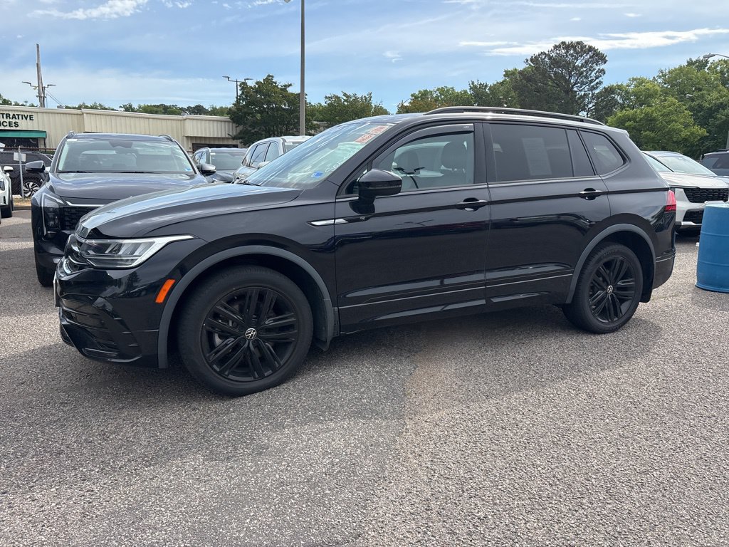 Used 2022 Volkswagen Tiguan SE R-Line AWD/4WD image 16