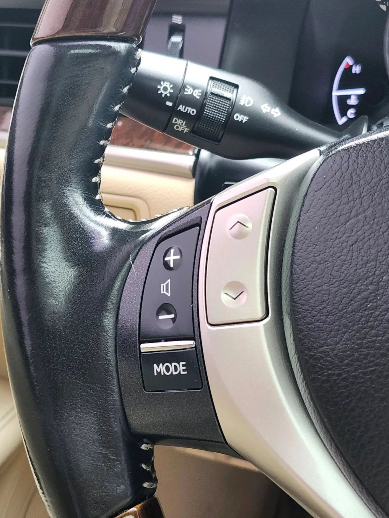 Used 2015 Lexus ES 350 w/ Luxury Package FWD image 23