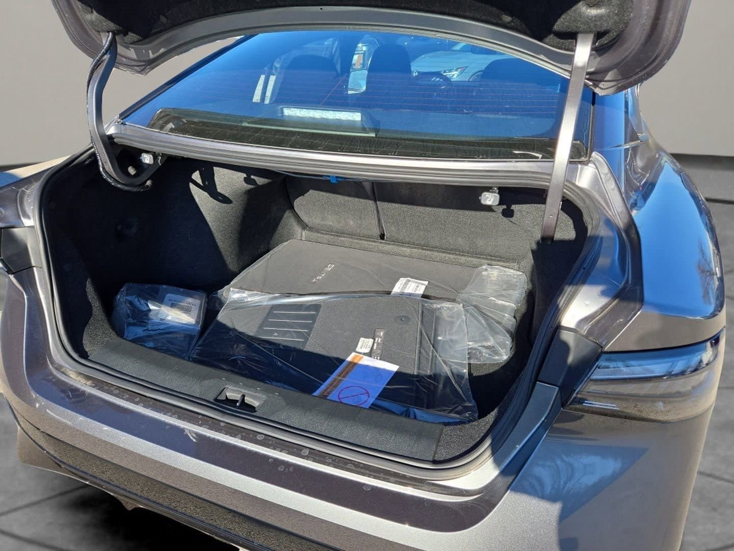 New 2026 Nissan Sentra SR w/ Floor Mat Package FWD image 31