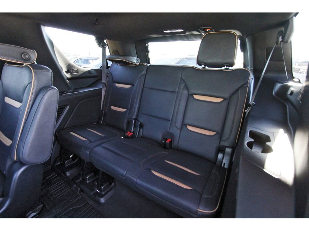 Used 2024 GMC Yukon AT4 w/ Technology Package image 13