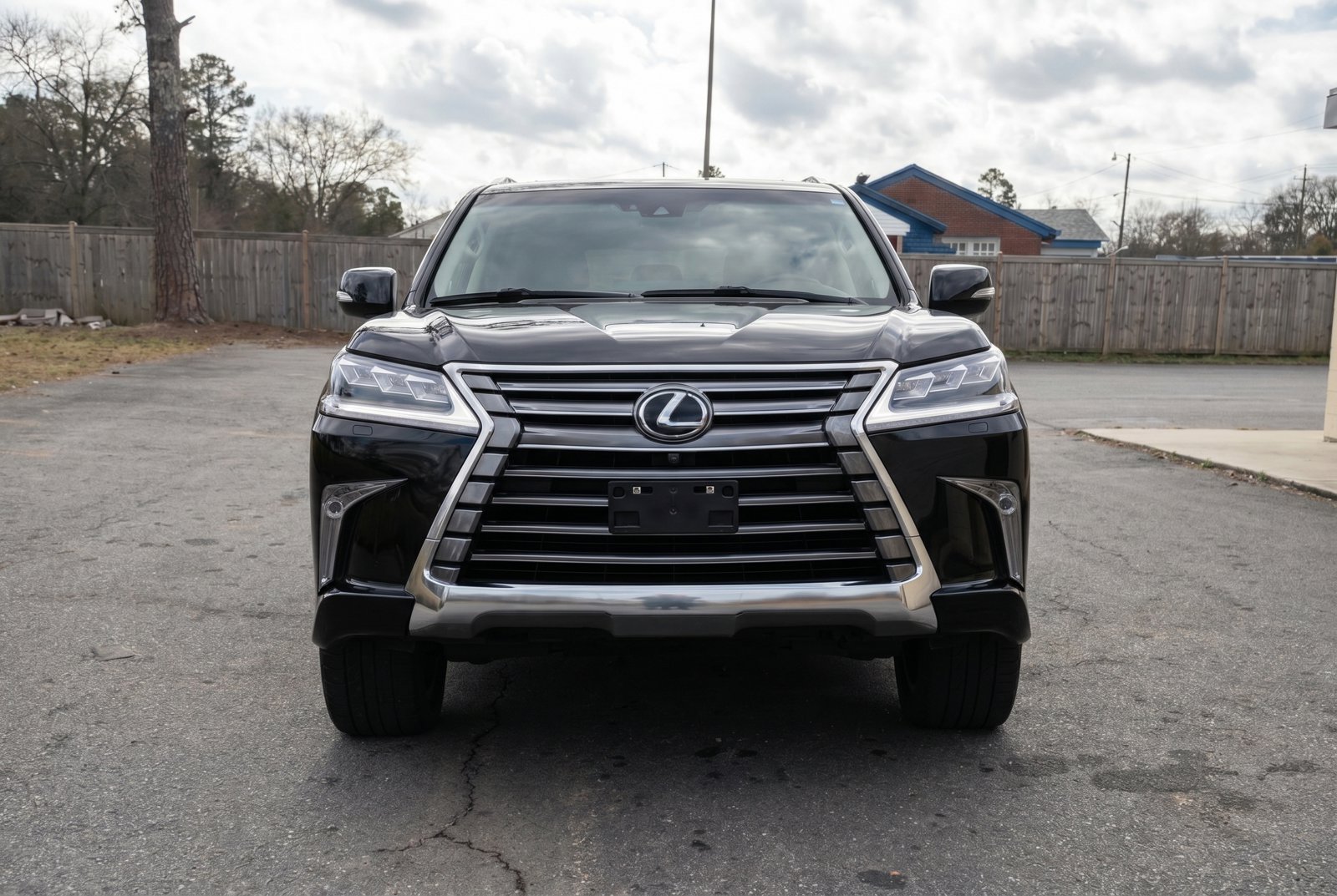 Used 2021 Lexus LX 570 4WD w/ Luxury Package image 3